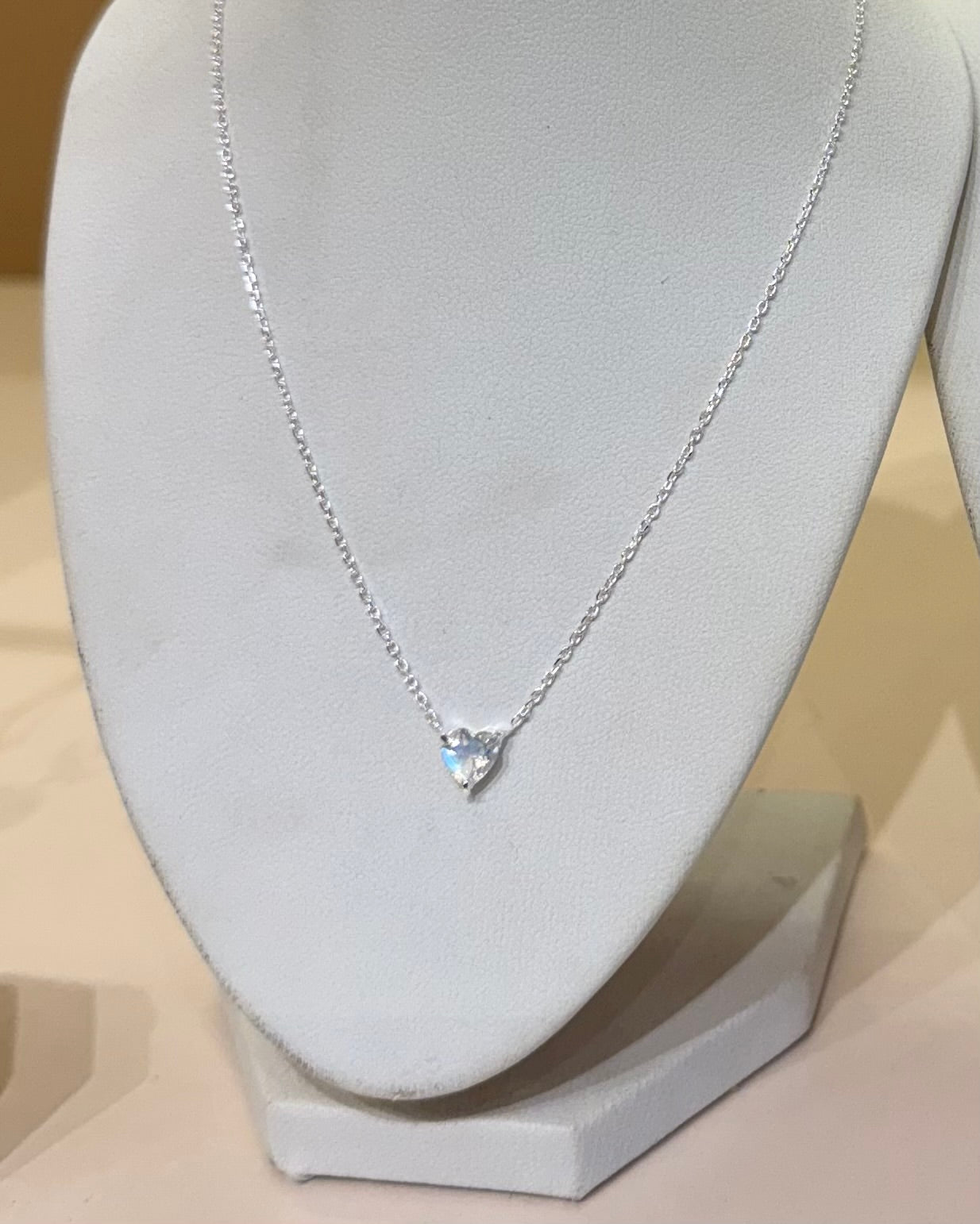 Necklace heart moonstone silver