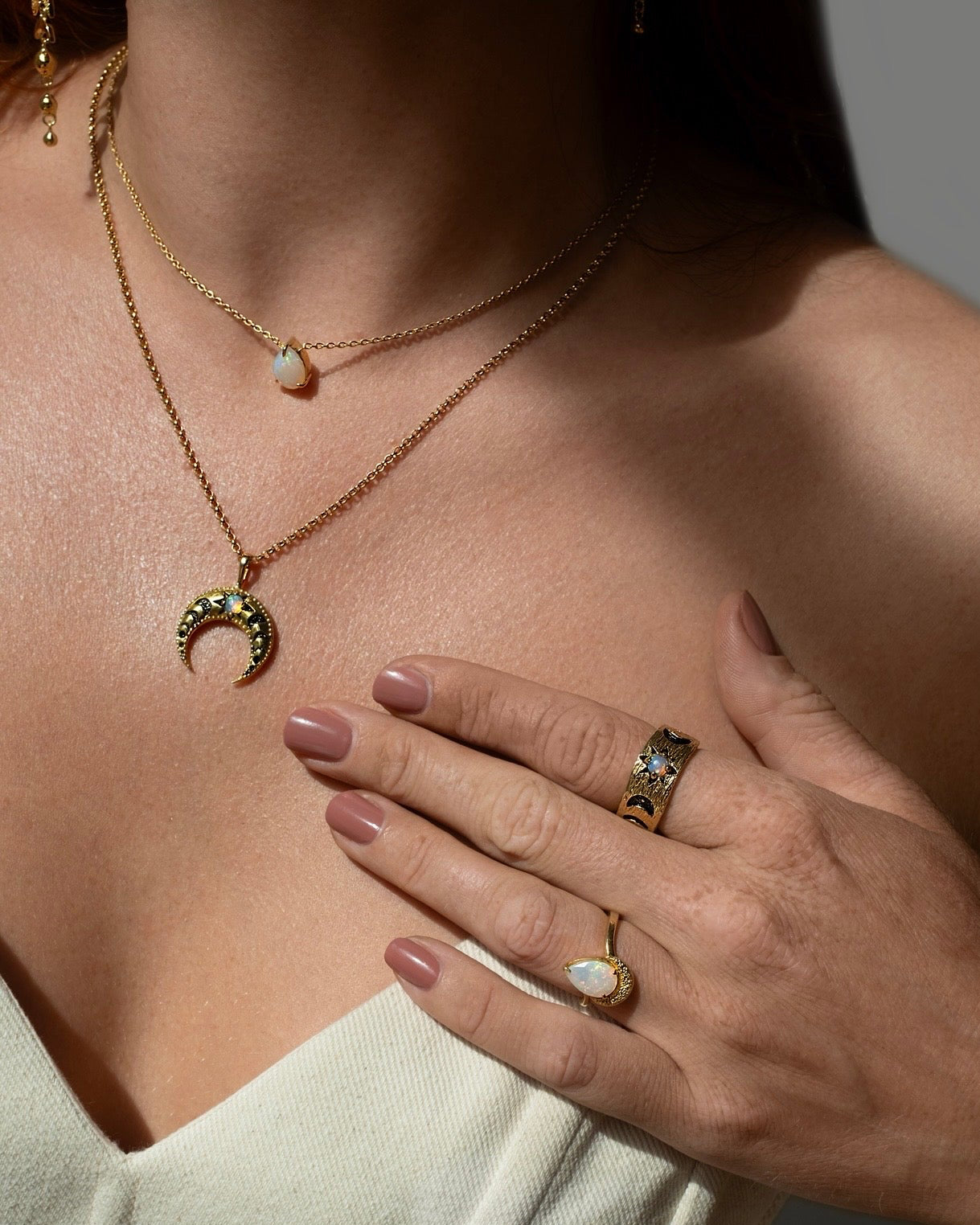 Necklace with opal gold
