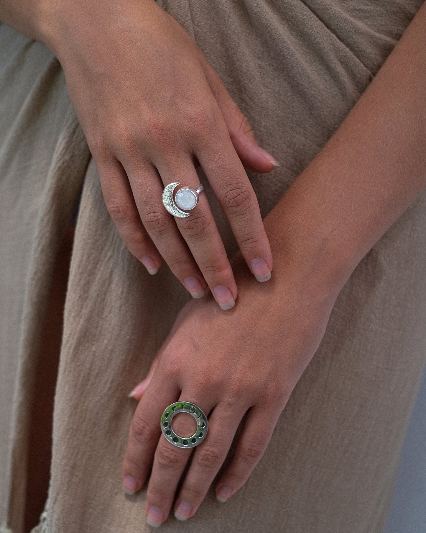 Ring Crescent with Moonstone Silver