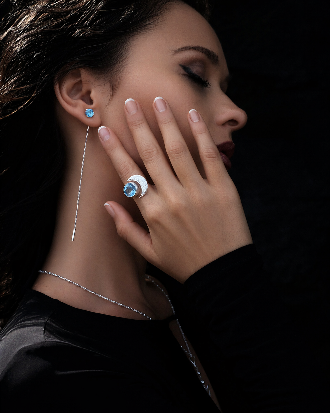 Ring Crescent with Blue Topaz