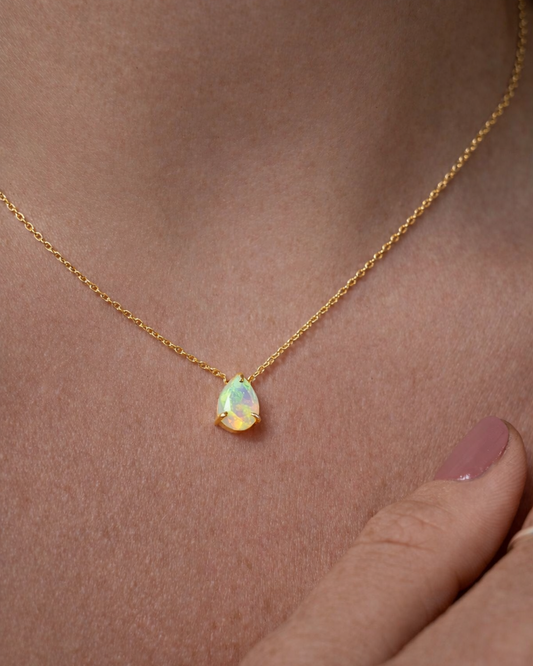Necklace with opal gold