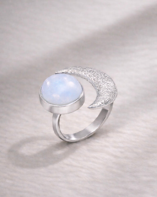 Ring Crescent with Moonstone Silver