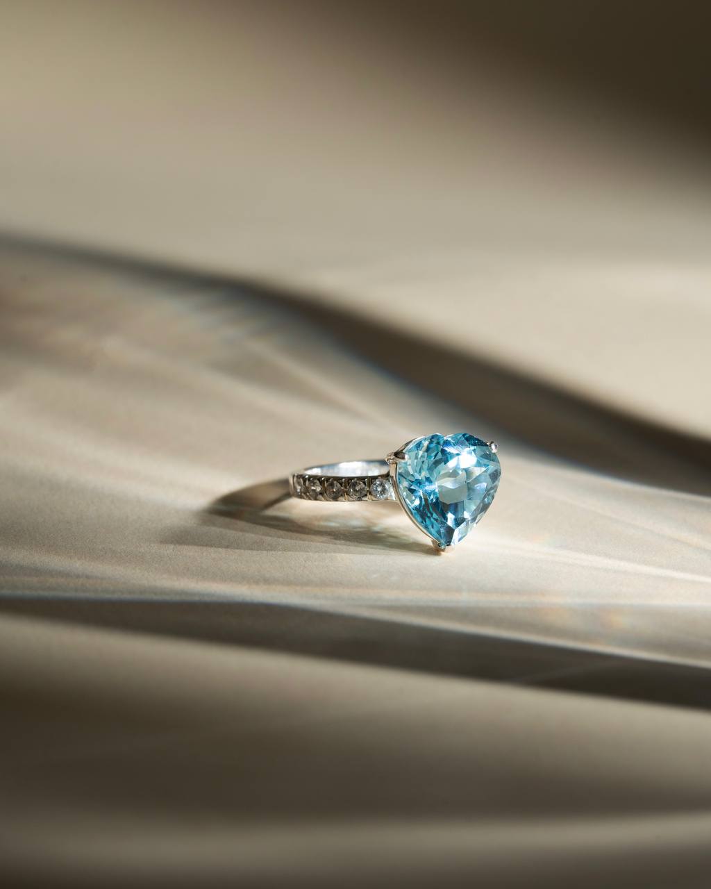 Ring Princess with Swiss blue topaz