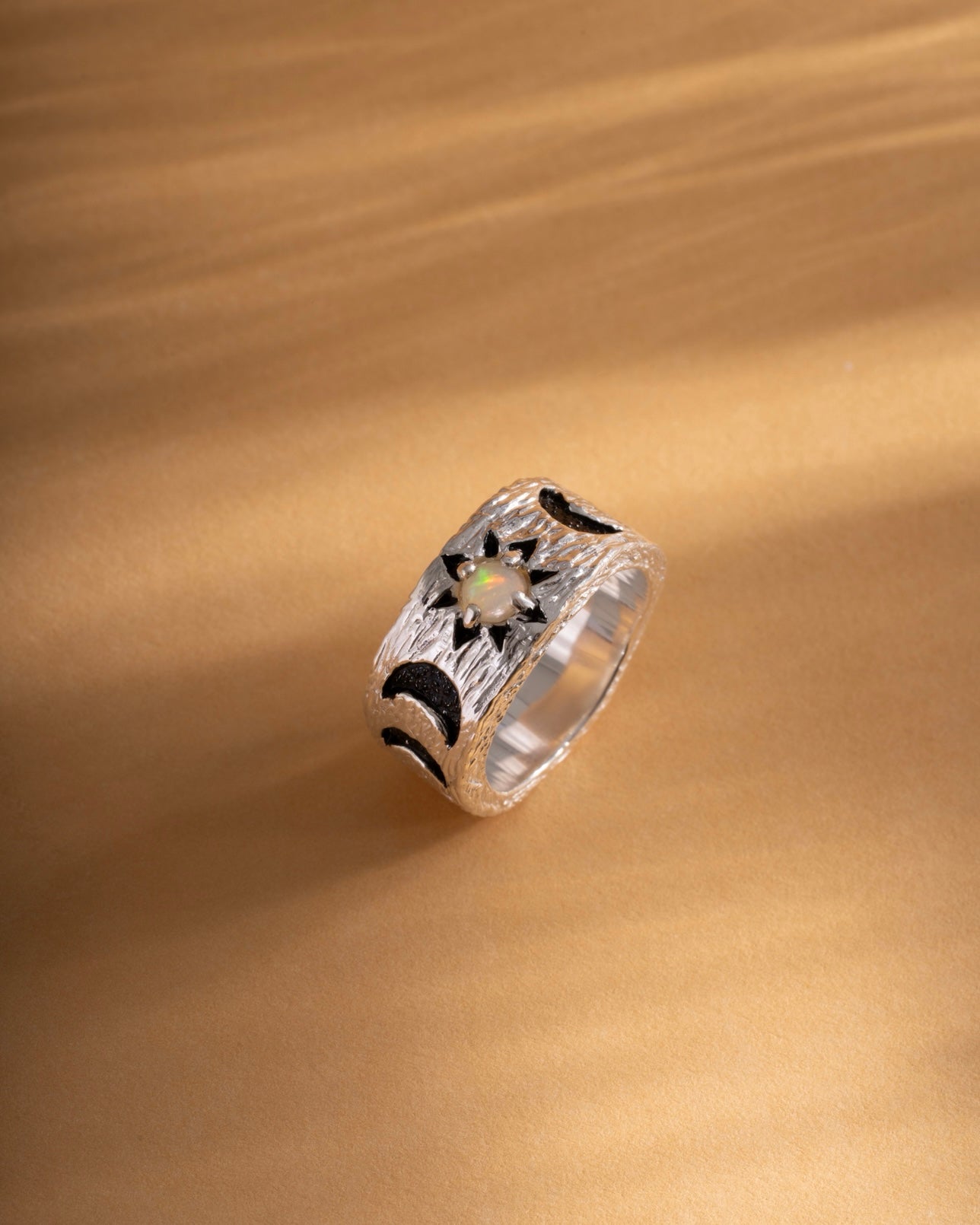 Ring moon phases with Opal silver