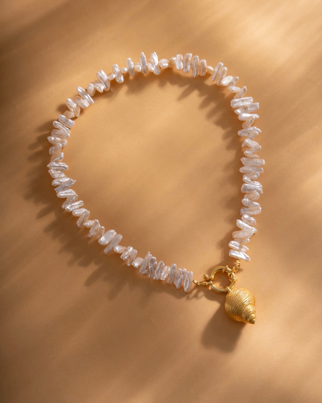 Necklace Pearl with Spiral shell gold plated