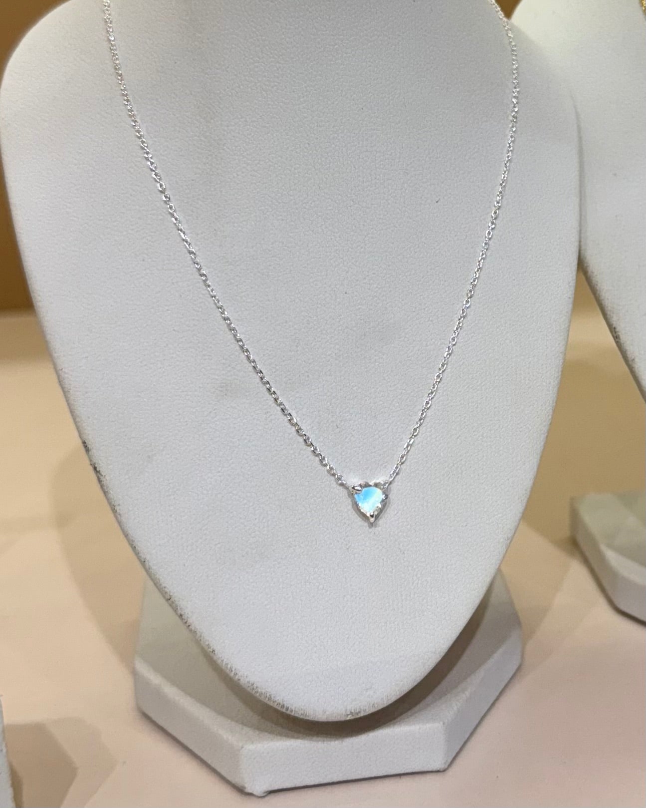 Necklace heart moonstone silver