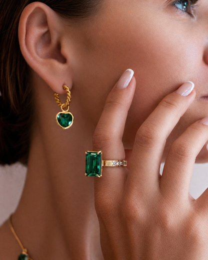 Ring with green quartz and zircones