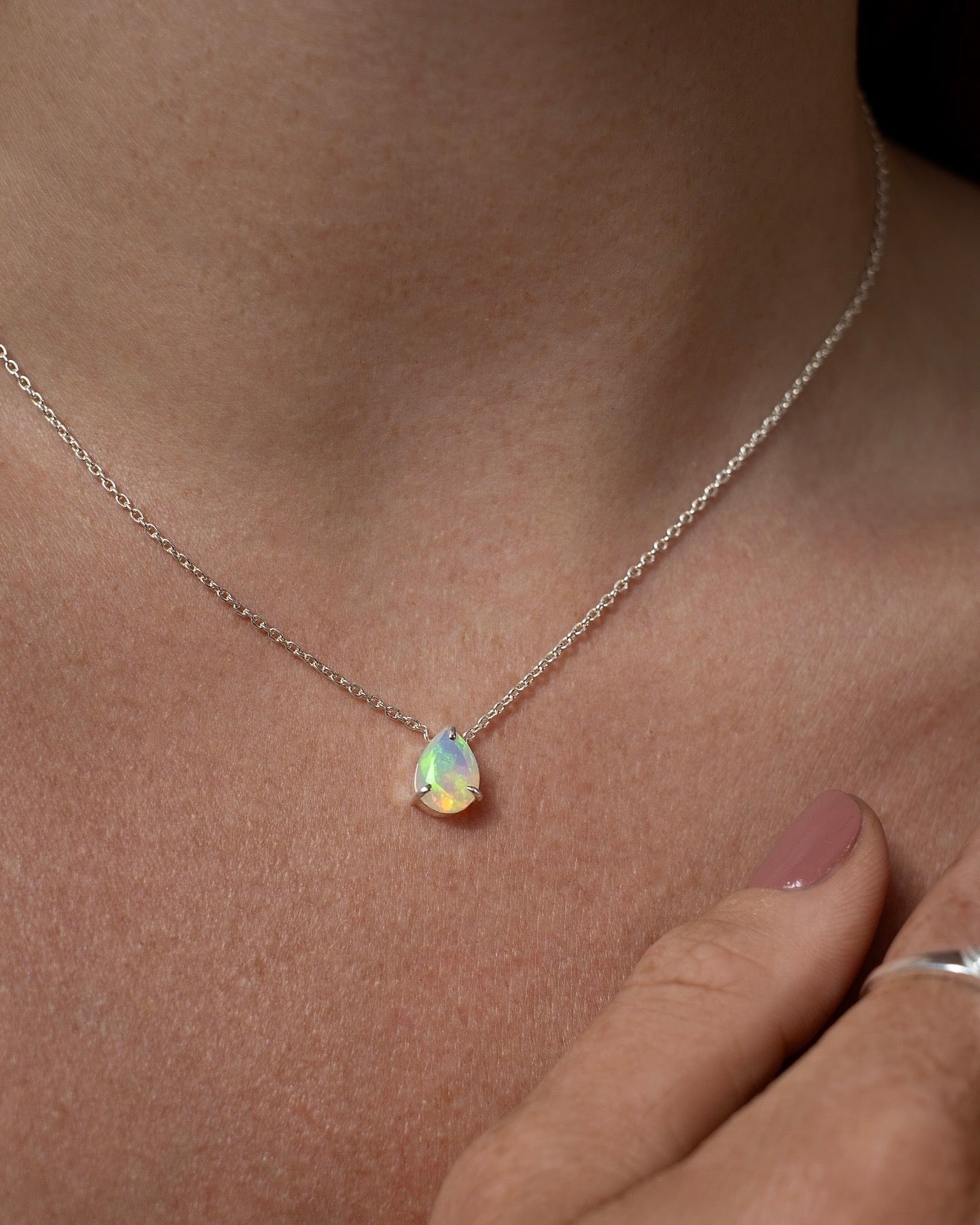 Necklace with opal silver