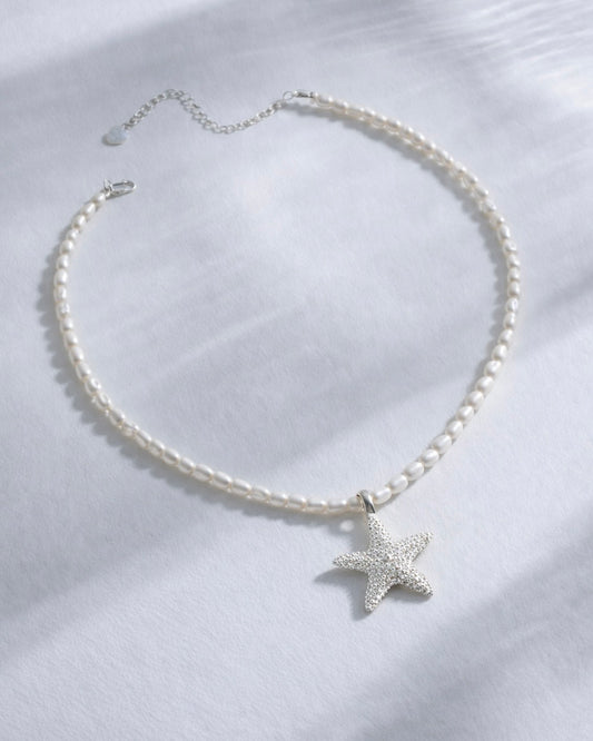 Necklace pearl with sea star