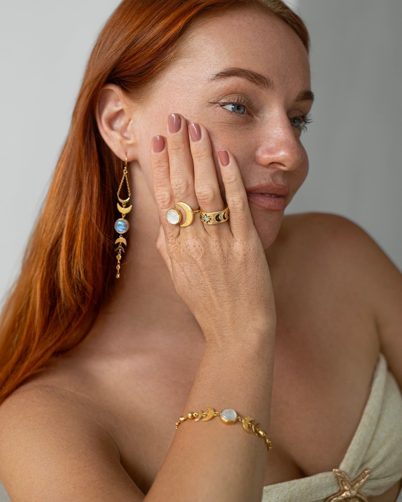 Ring Crescent with Moonstone Gold Plated
