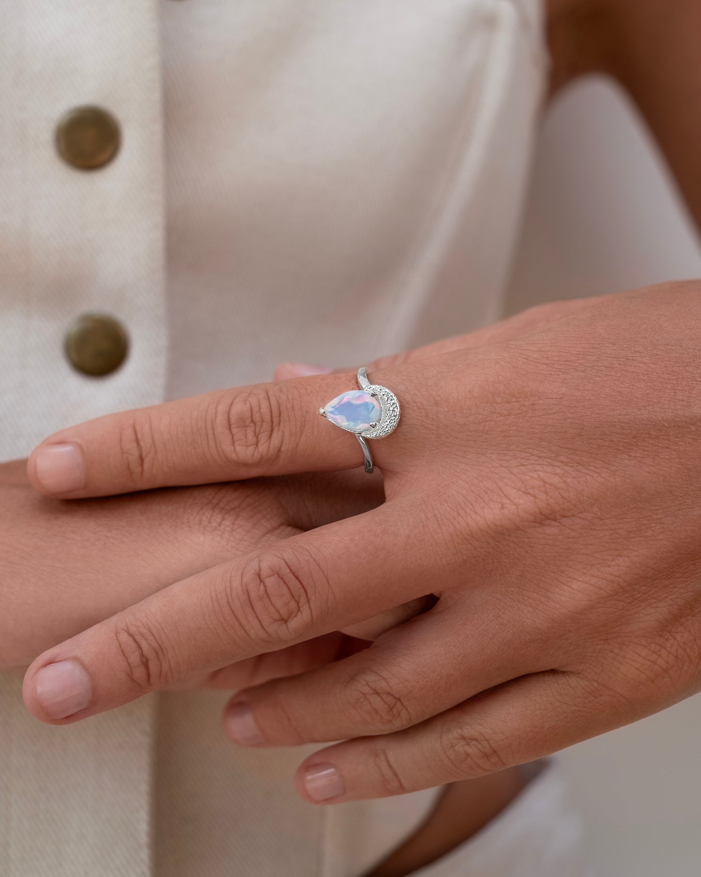 Ring crescent with Opal silver