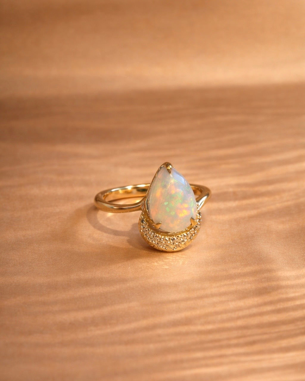 Ring crescent with Opal gold plated